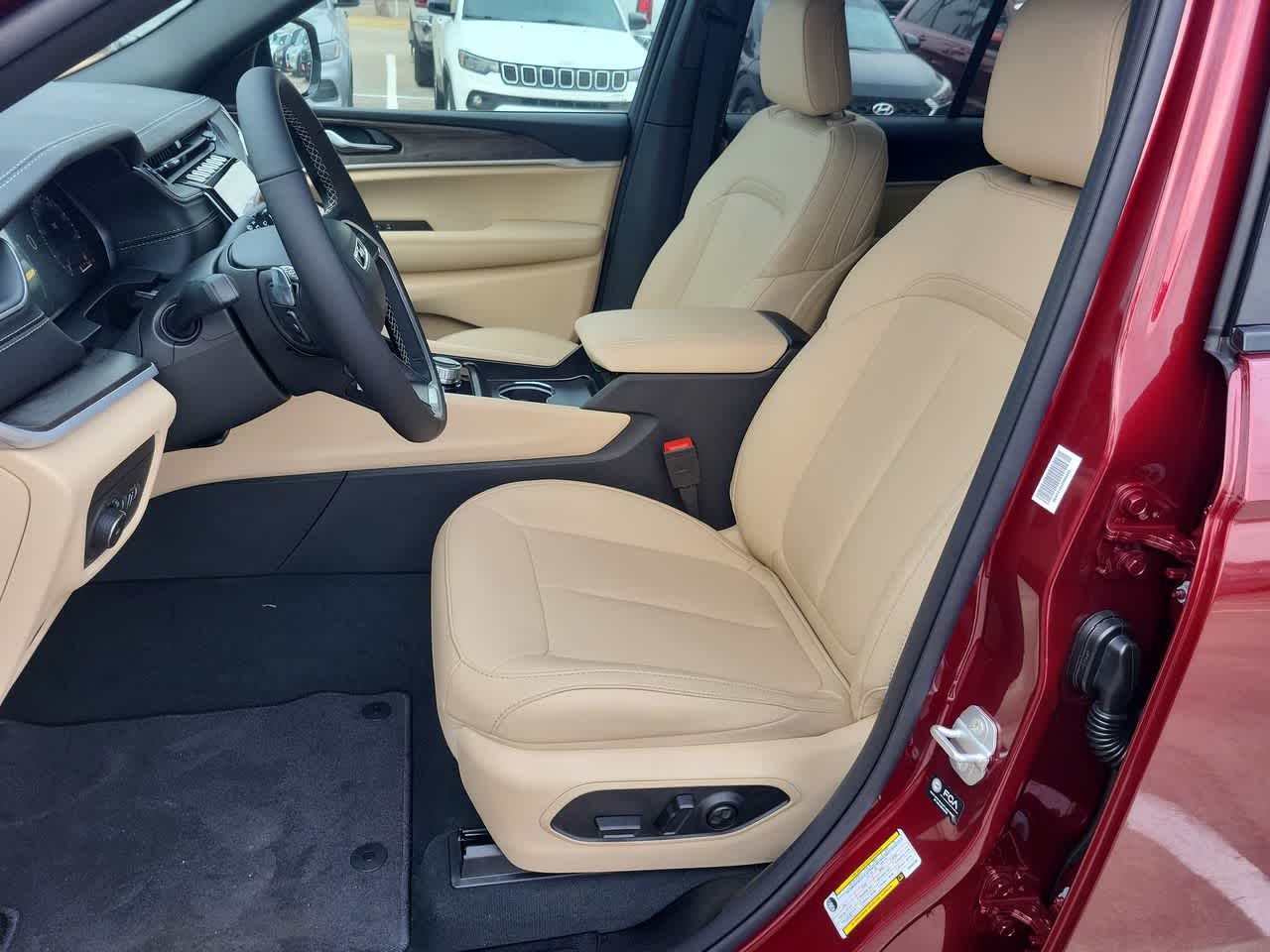 Thumbnail: 2025 Jeep Grand Cherokee - 19