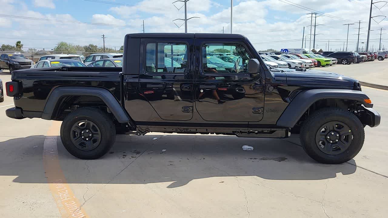 Thumbnail: 2026 Jeep Gladiator - 9