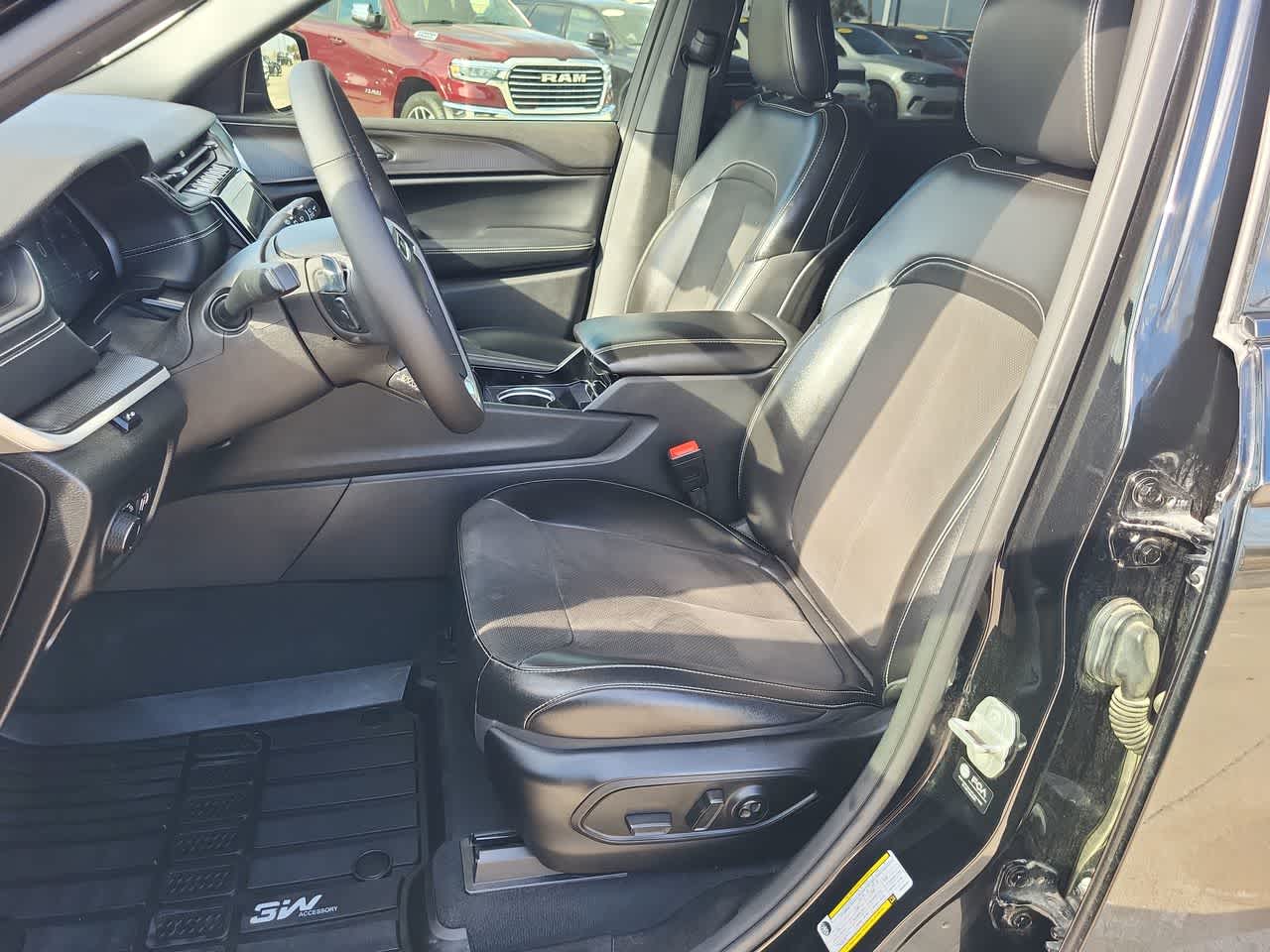 Thumbnail: 2023 Jeep Grand Cherokee - 19