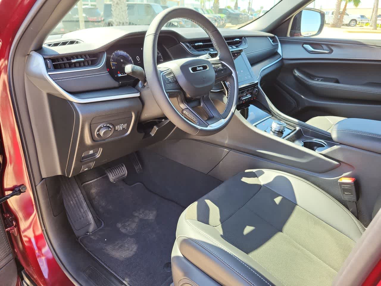 2025 Jeep Grand Cherokee Altitude 10