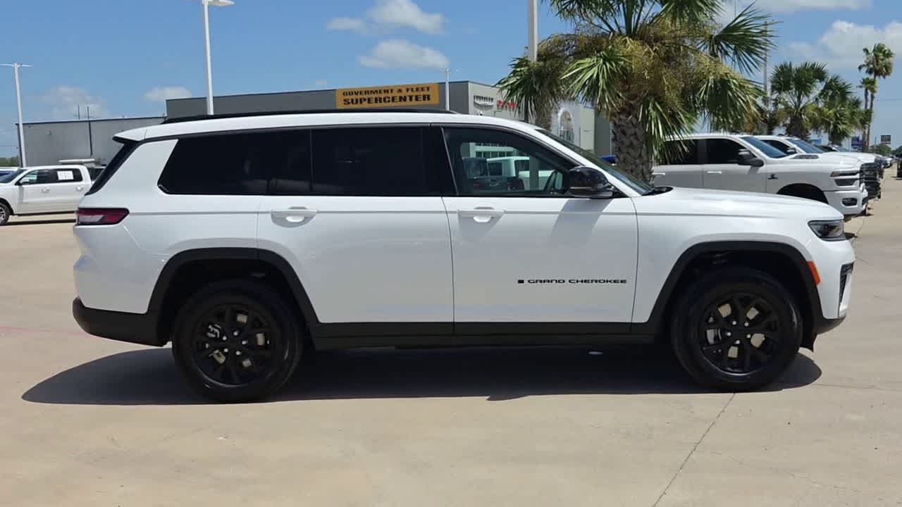 Thumbnail: 2026 Jeep Grand Cherokee - 9