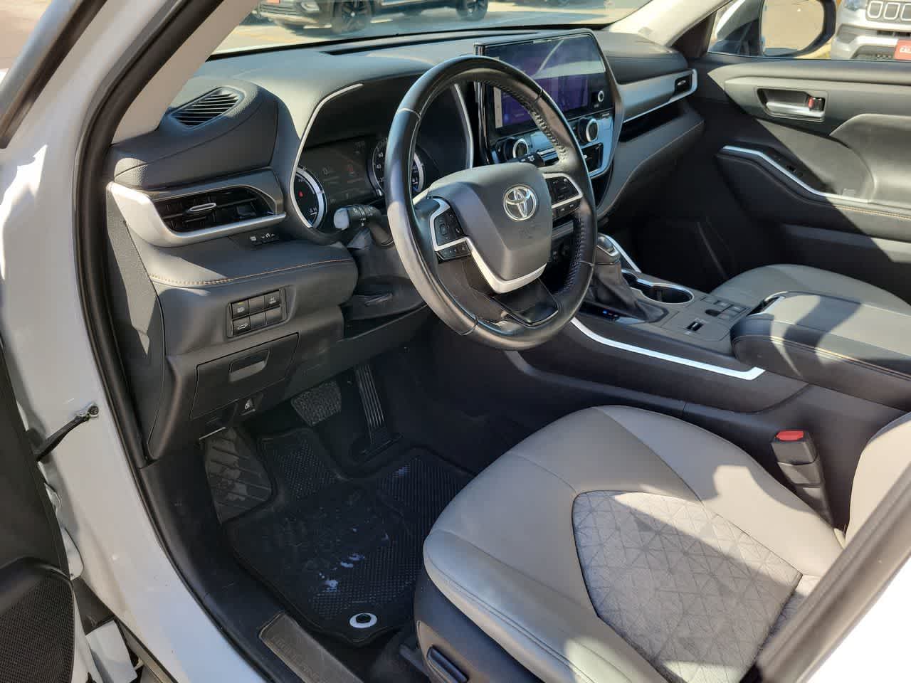 Thumbnail: 2023 Toyota Highlander - 10