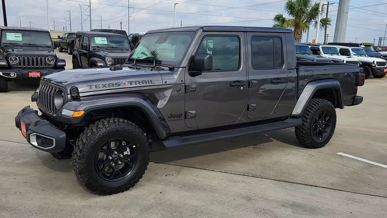 Thumbnail: 2026 Jeep Gladiator - 4