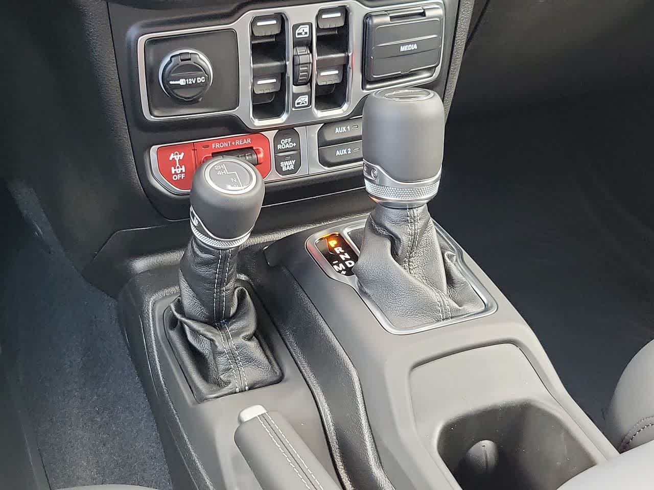 Thumbnail: 2025 Jeep Gladiator - 25