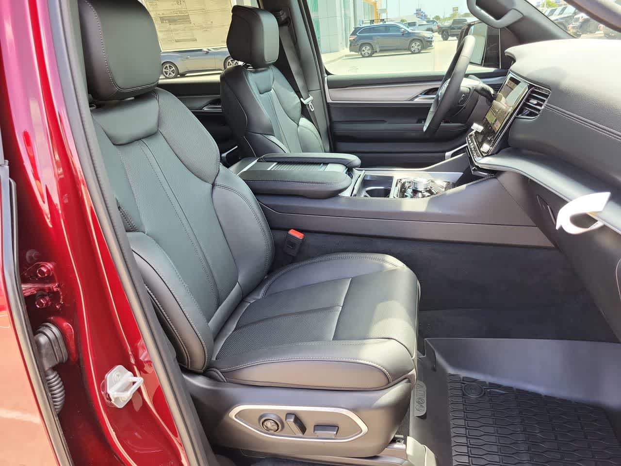 Thumbnail: 2026 Jeep Grand Wagoneer - 22
