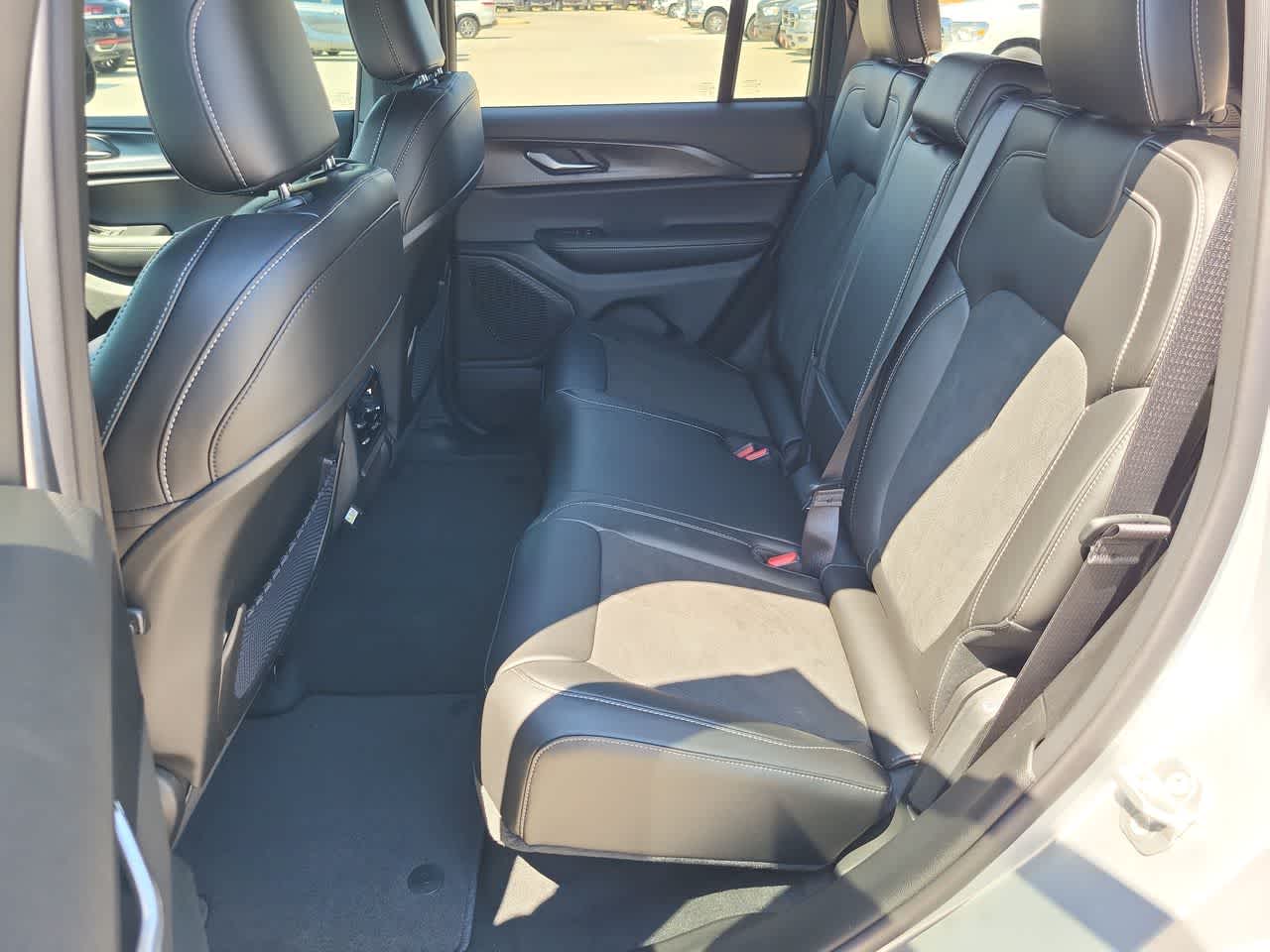 Thumbnail: 2025 Jeep Grand Cherokee - 21