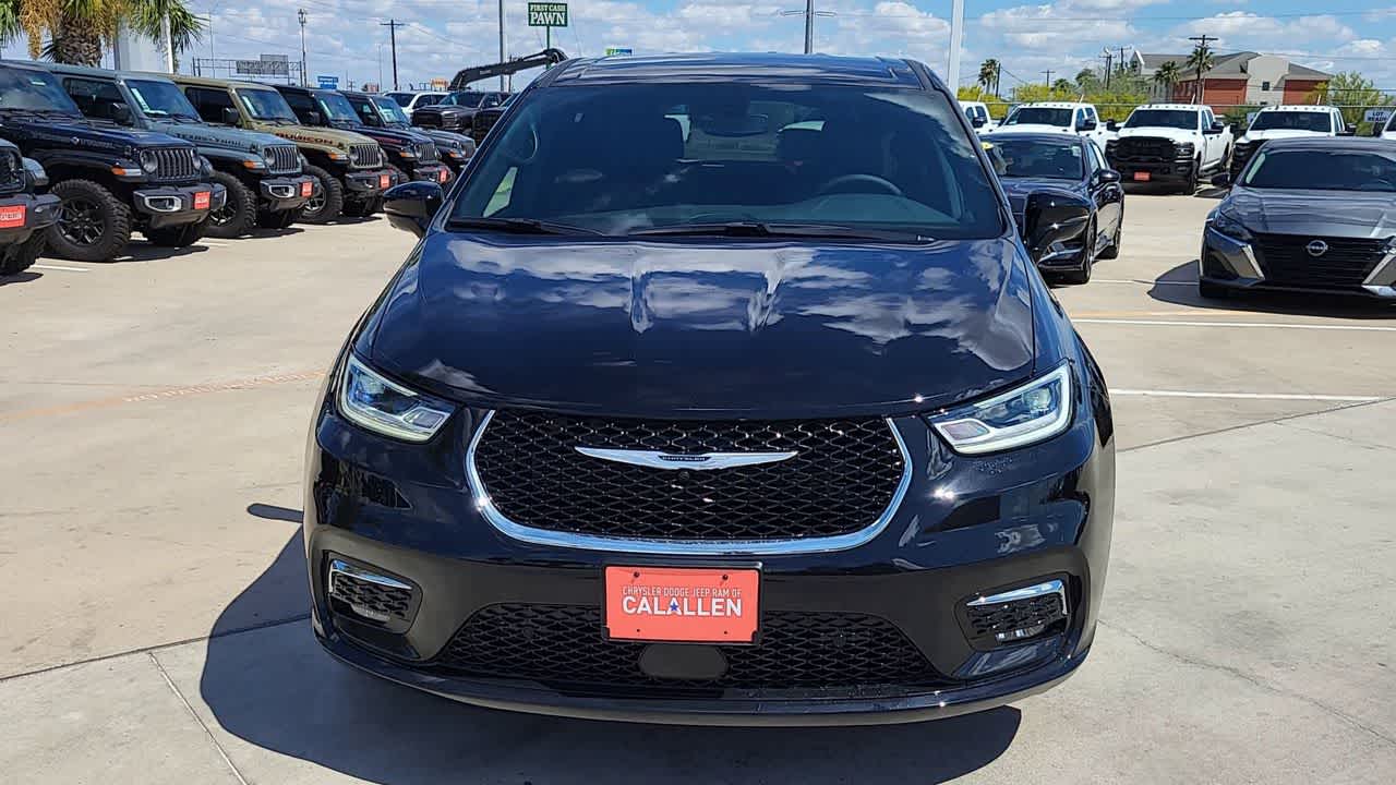 Thumbnail: 2026 Chrysler Pacifica - 3