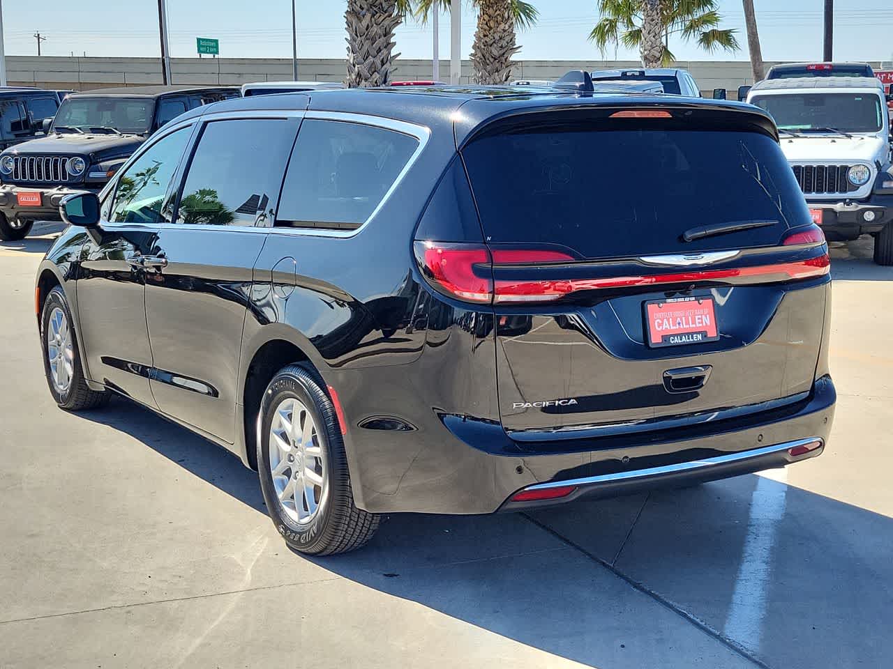 Thumbnail: 2026 Chrysler Pacifica - 12