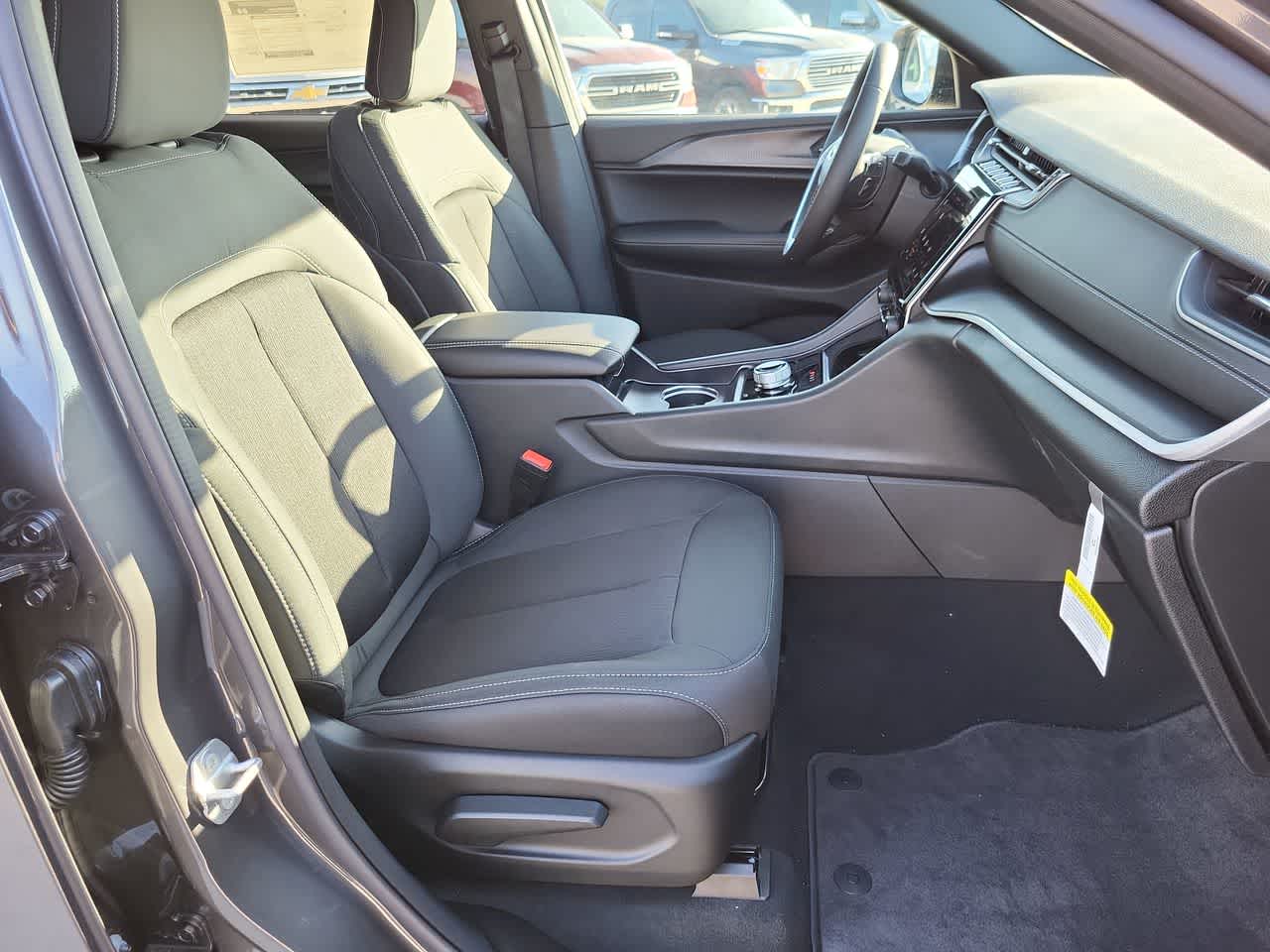 Thumbnail: 2025 Jeep Grand Cherokee - 22