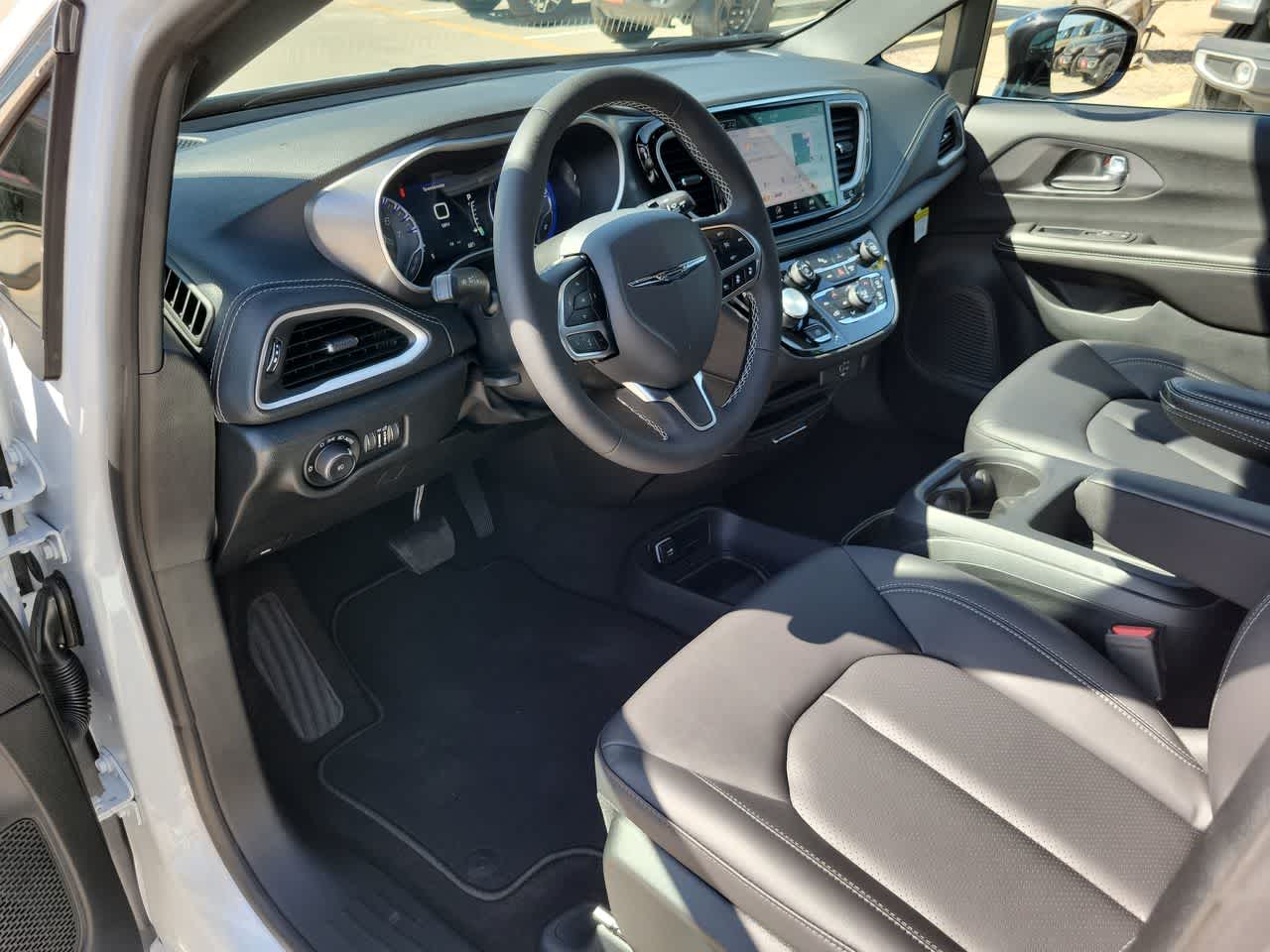 Thumbnail: 2026 Chrysler Pacifica - 10