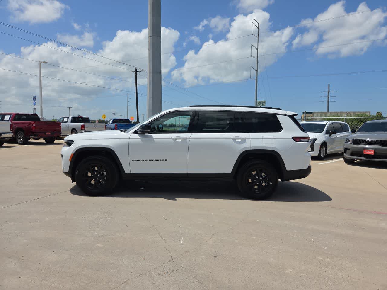 Thumbnail: 2026 Jeep Grand Cherokee - 11