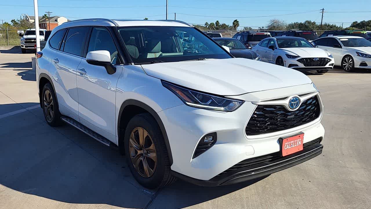 Thumbnail: 2023 Toyota Highlander - 2