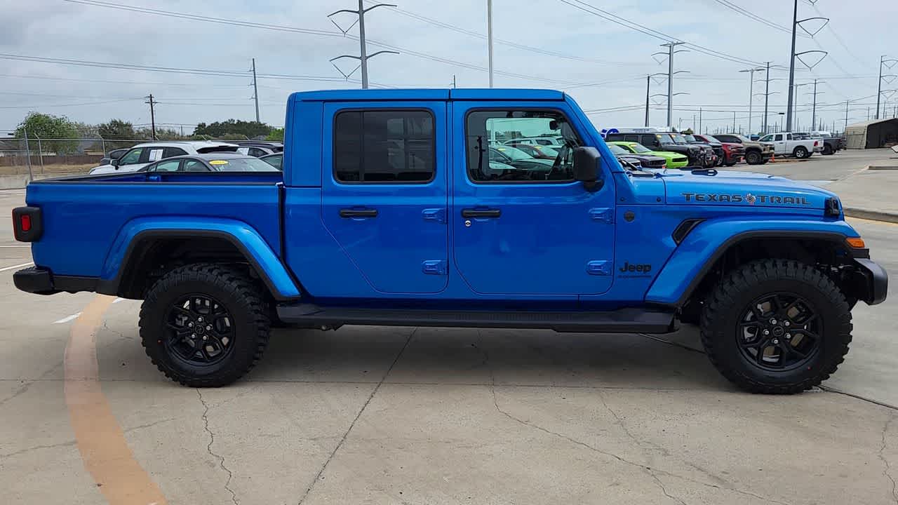 Thumbnail: 2026 Jeep Gladiator - 9