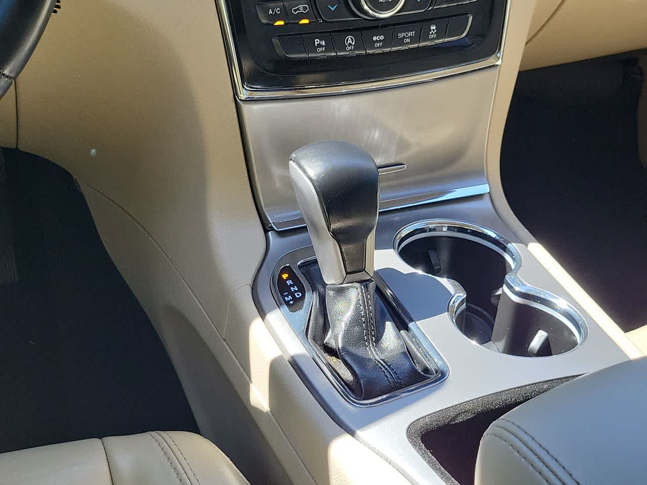 Thumbnail: 2022 Jeep Grand Cherokee - 25