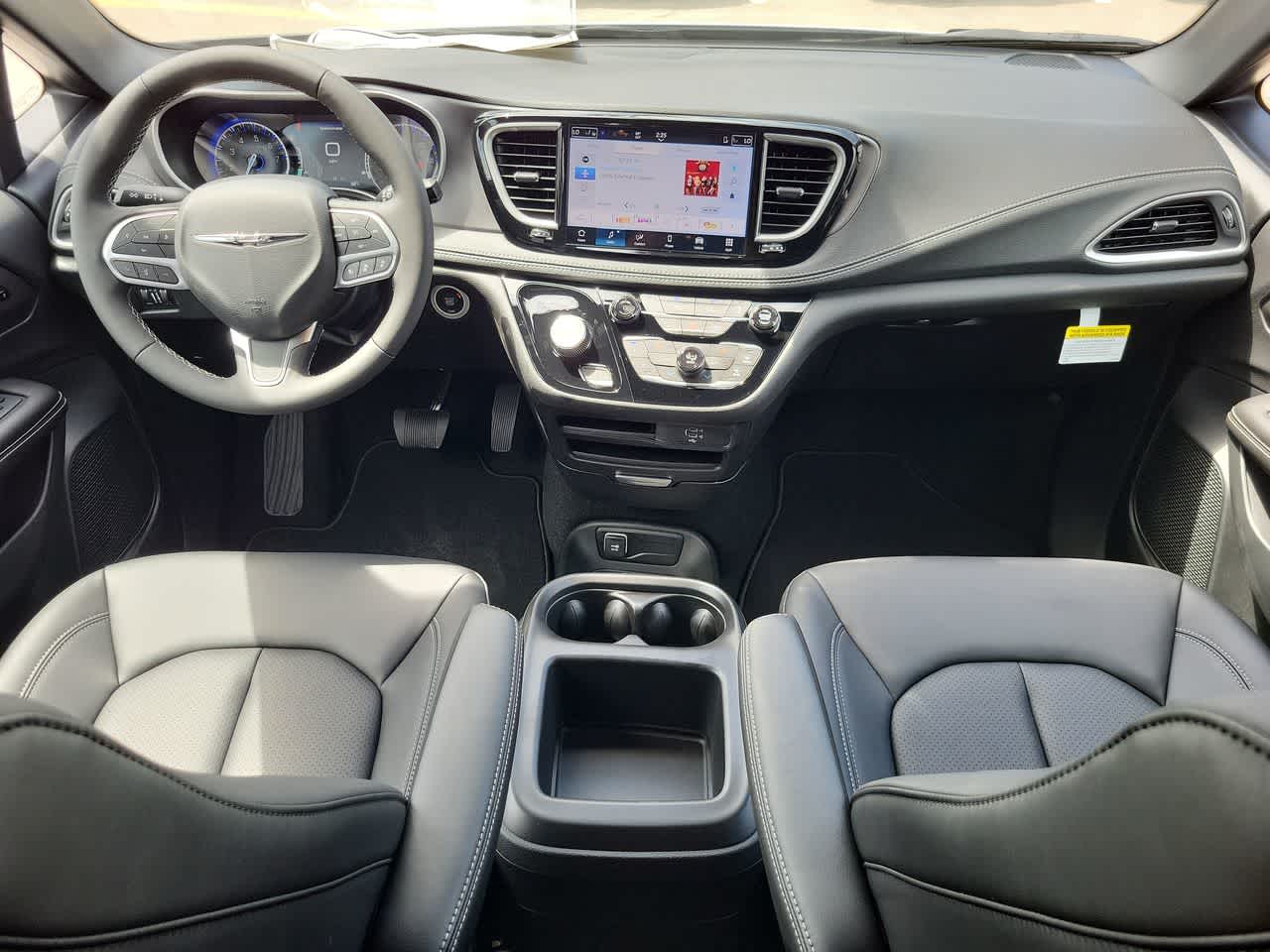 Thumbnail: 2026 Chrysler Pacifica - 18