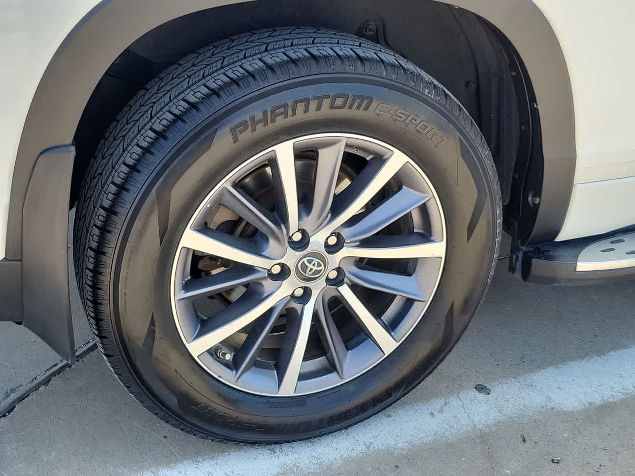 Thumbnail: 2018 Toyota Highlander - 16