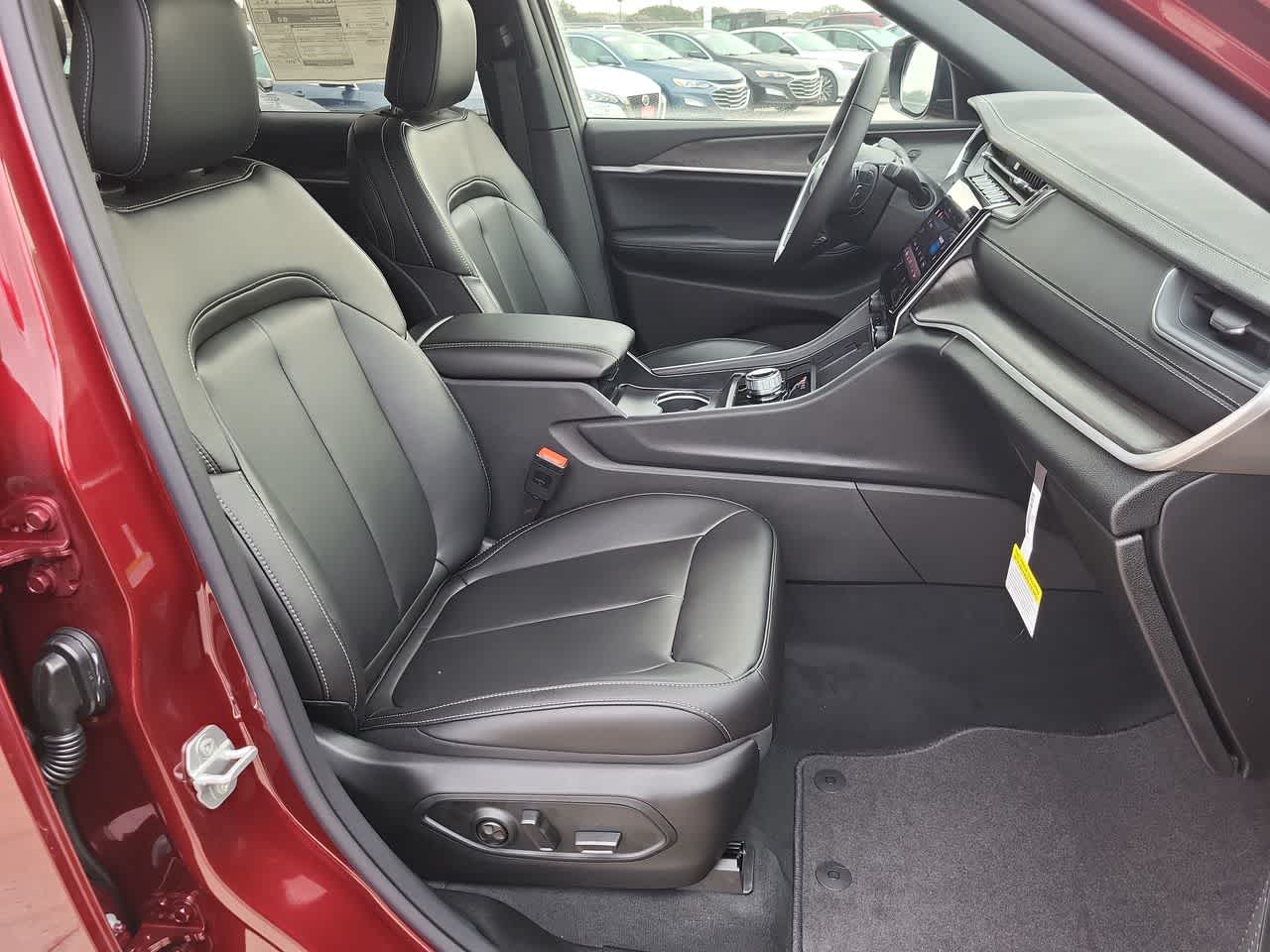 Thumbnail: 2025 Jeep Grand Cherokee - 22