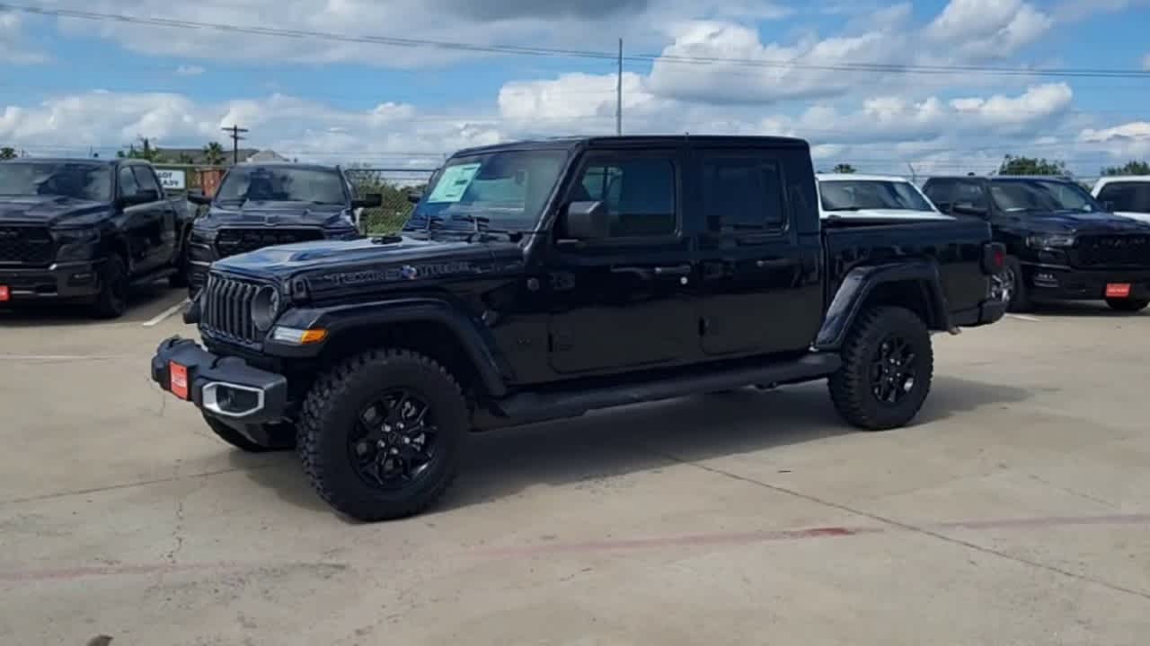 Thumbnail: 2026 Jeep Gladiator - 4