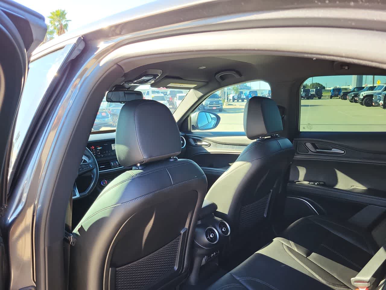 Thumbnail: 2023 Alfa Romeo Stelvio - 20