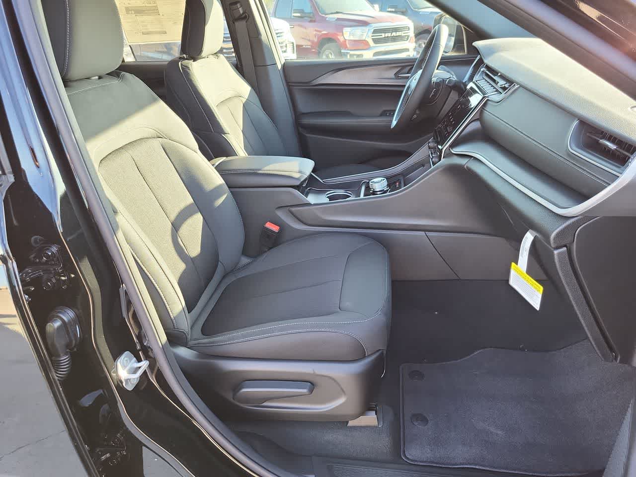 Thumbnail: 2025 Jeep Grand Cherokee - 22