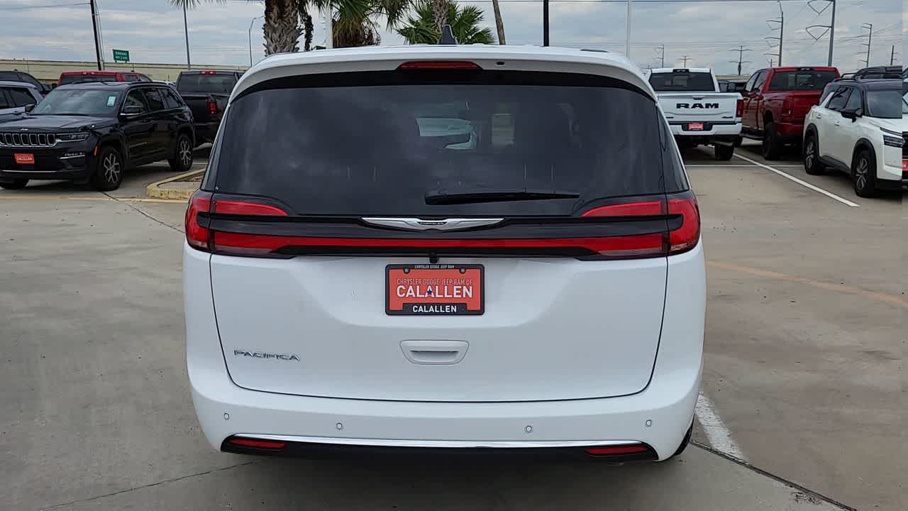 Thumbnail: 2026 Chrysler Pacifica - 7