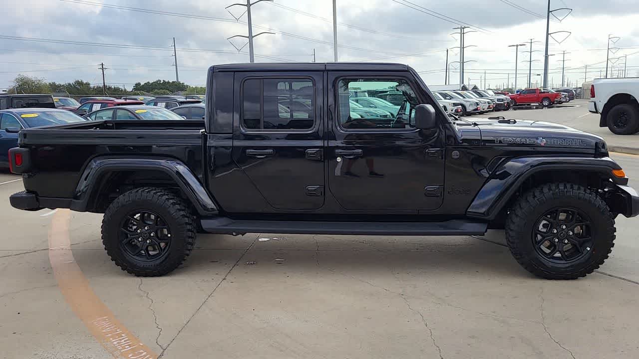 Thumbnail: 2025 Jeep Gladiator - 9