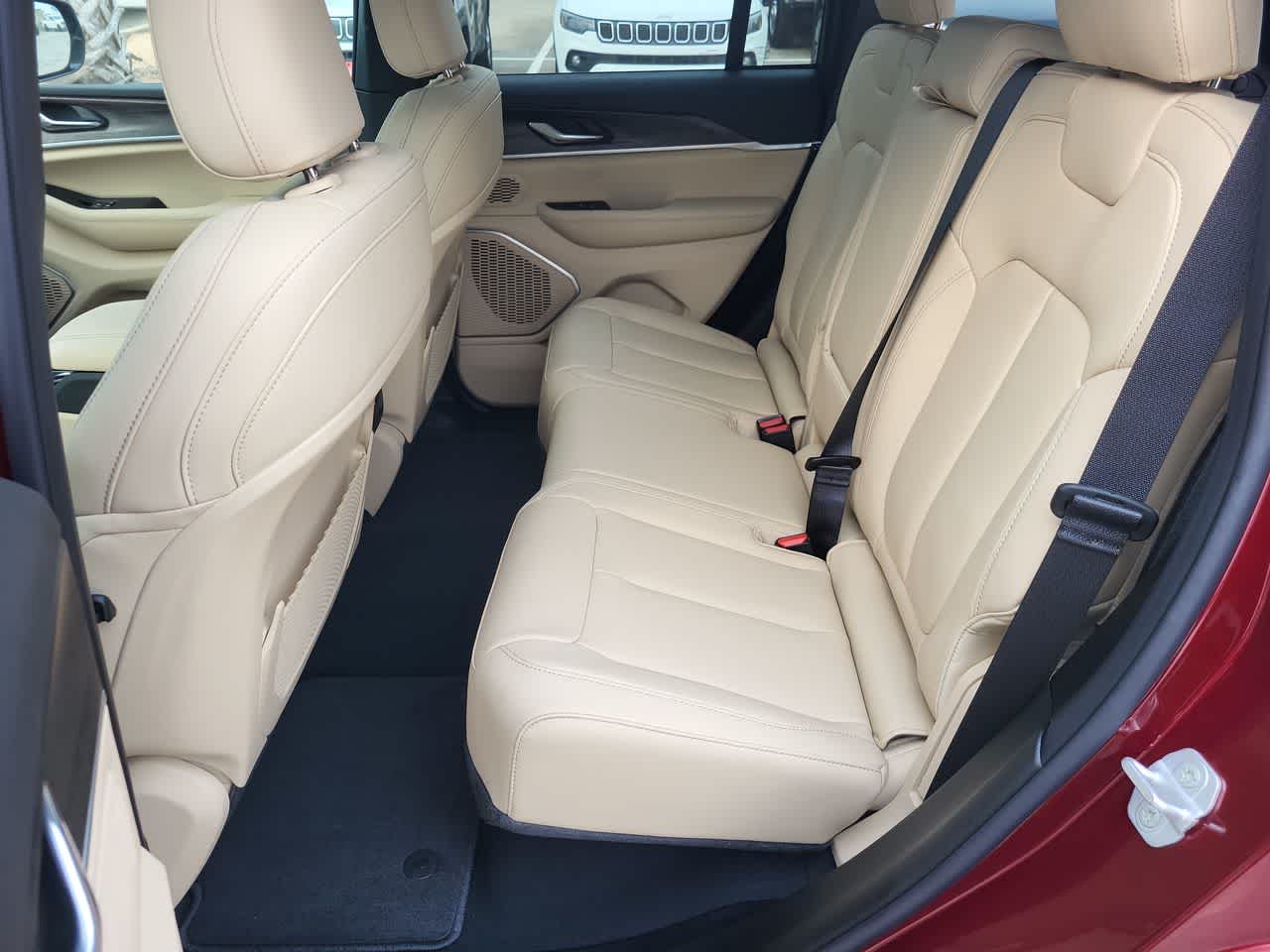 Thumbnail: 2025 Jeep Grand Cherokee - 21