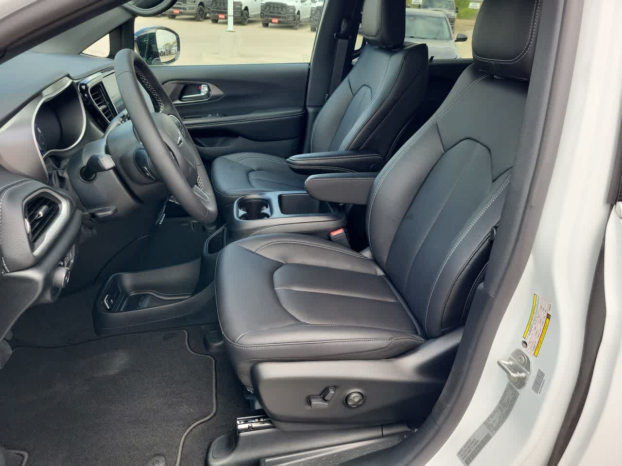 Thumbnail: 2026 Chrysler Pacifica - 19