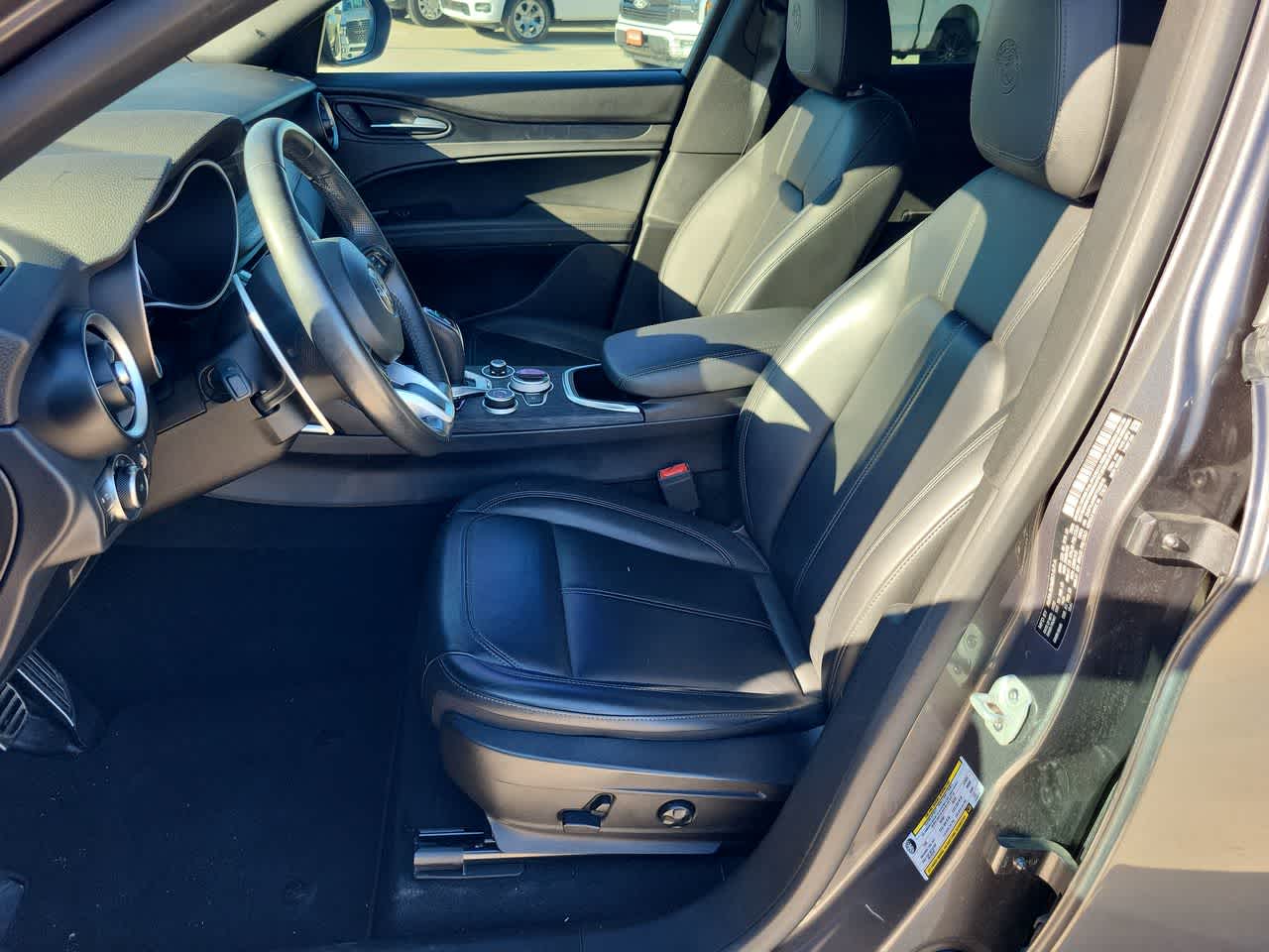 Thumbnail: 2023 Alfa Romeo Stelvio - 19