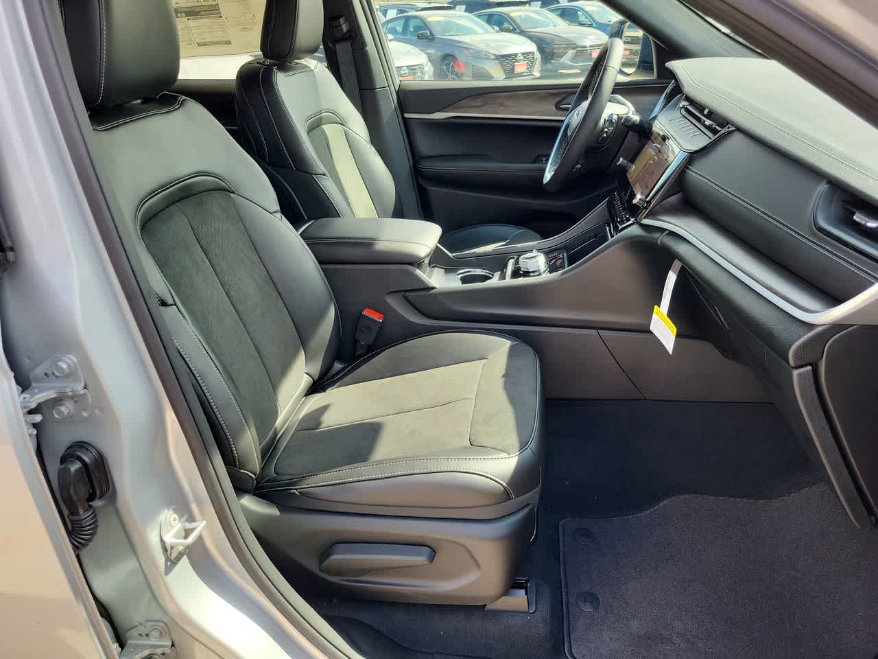 Thumbnail: 2026 Jeep Grand Cherokee - 22