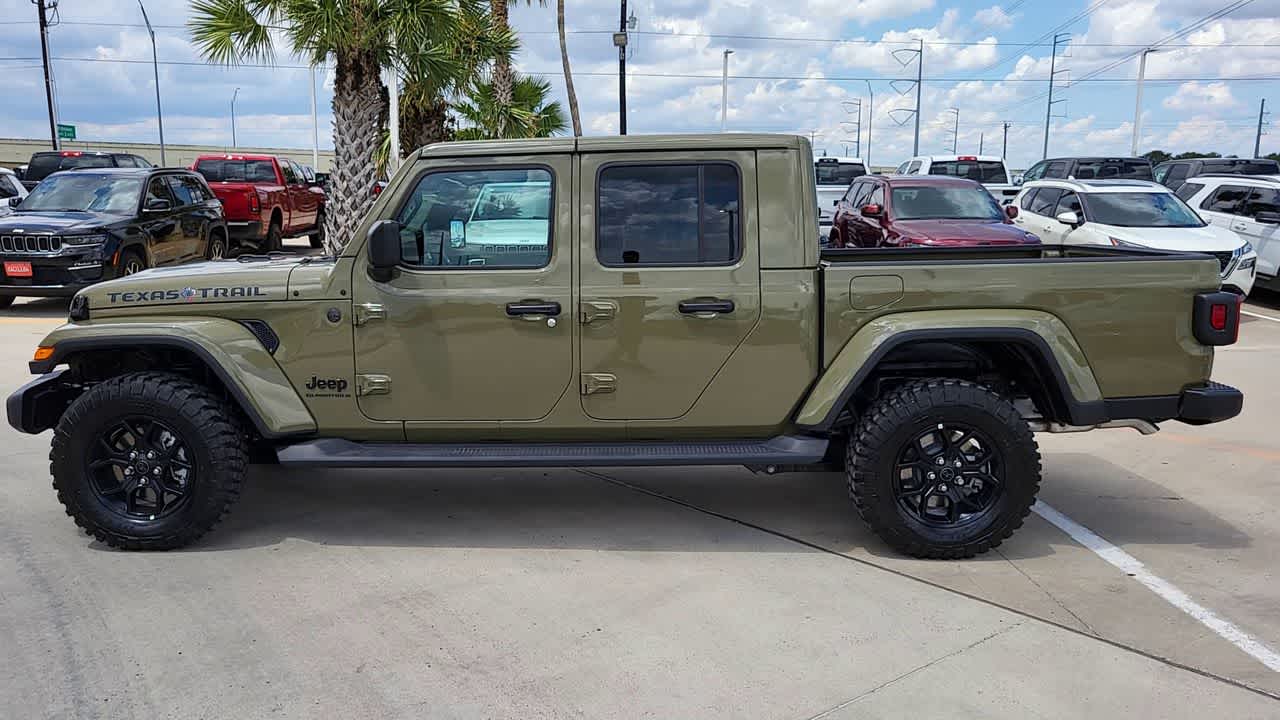Thumbnail: 2025 Jeep Gladiator - 5