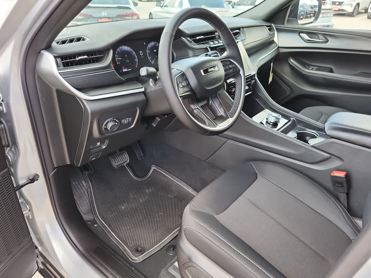 Thumbnail: 2025 Jeep Grand Cherokee - 10