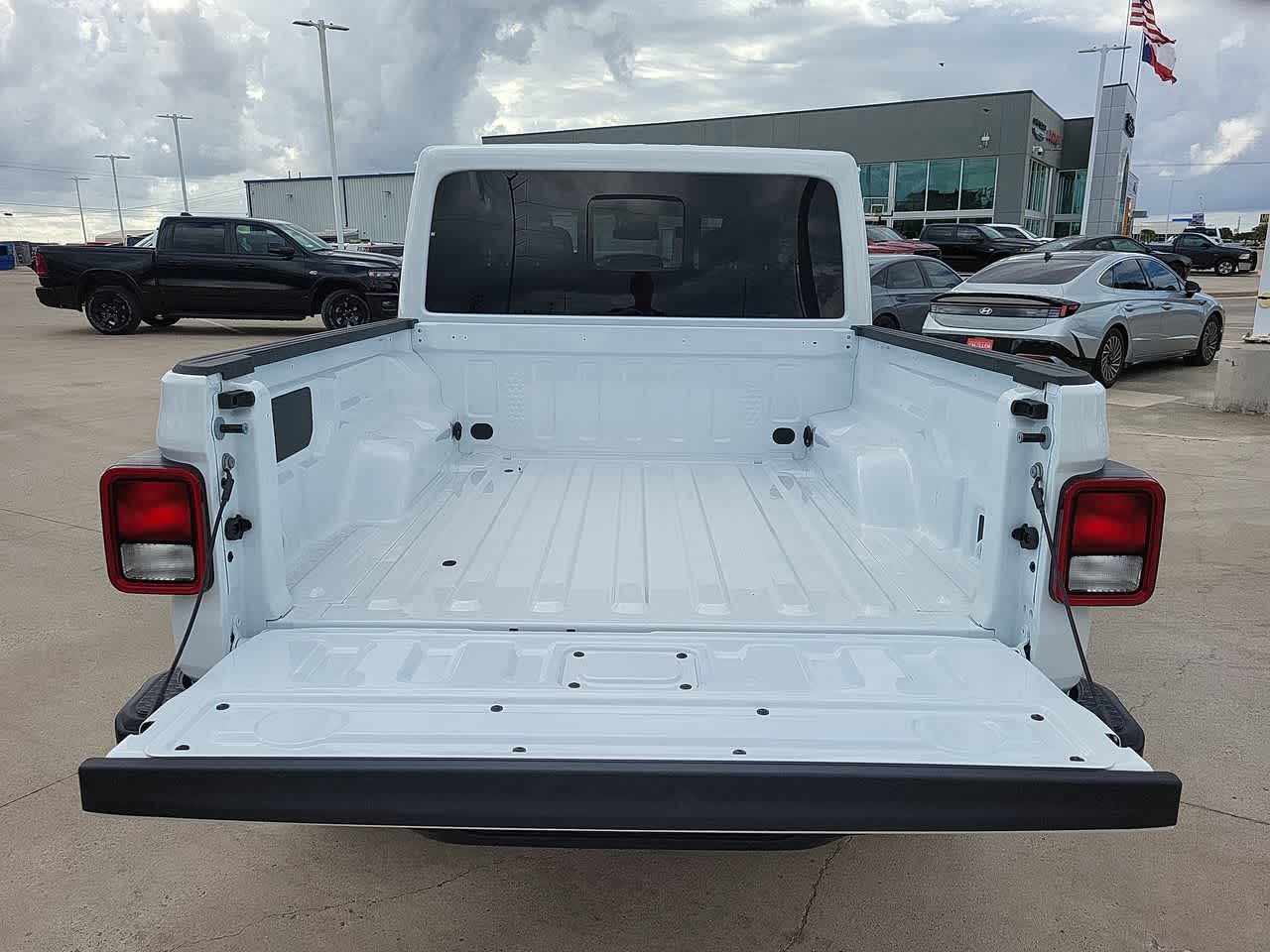 Thumbnail: 2025 Jeep Gladiator - 27