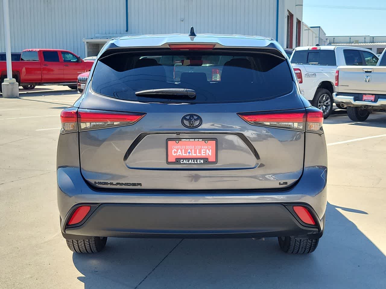 Thumbnail: 2023 Toyota Highlander - 14
