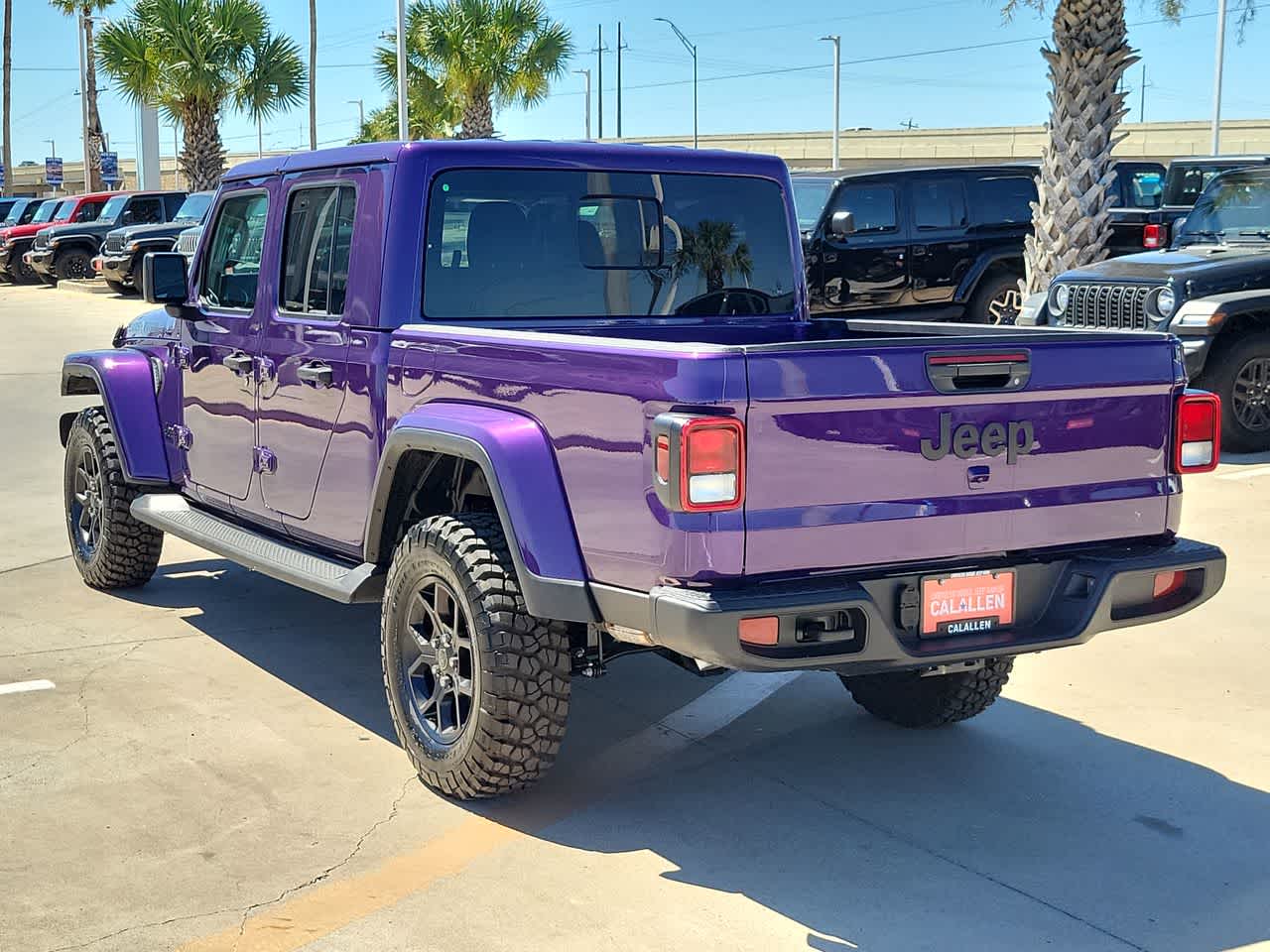 Thumbnail: 2026 Jeep Gladiator - 12