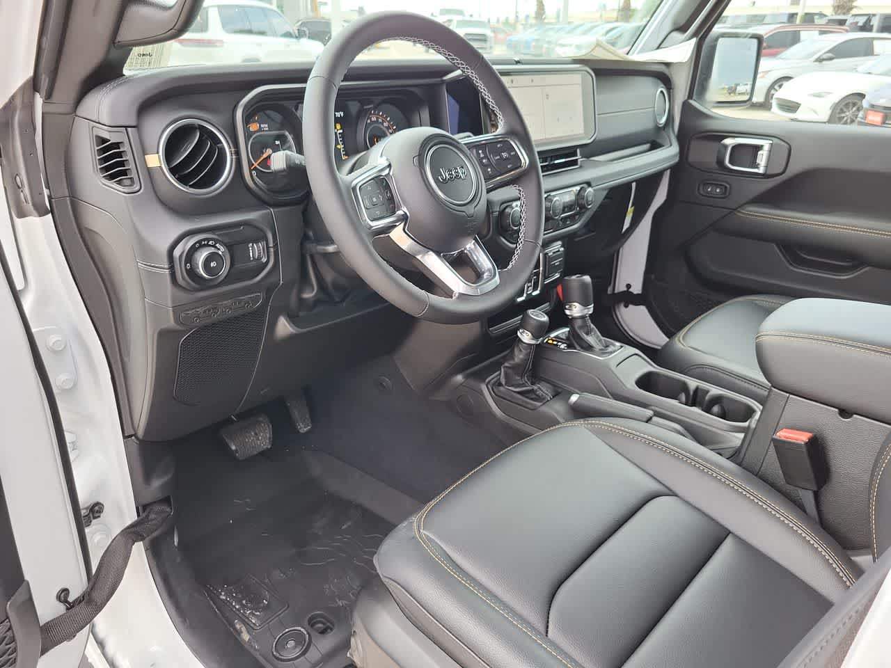2025 Jeep Wrangler Sahara 10
