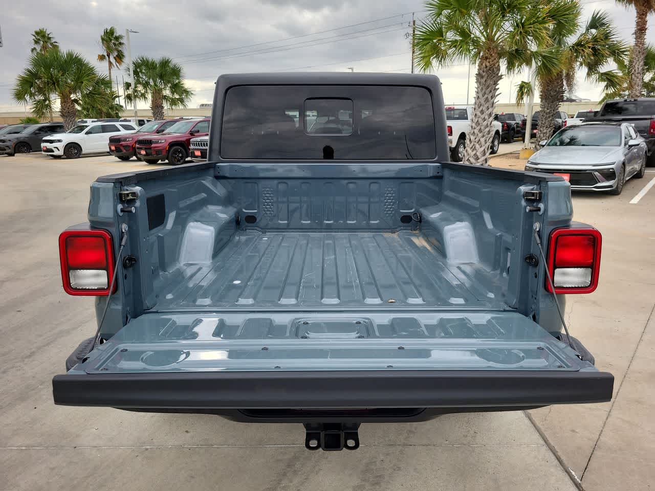 Thumbnail: 2025 Jeep Gladiator - 27