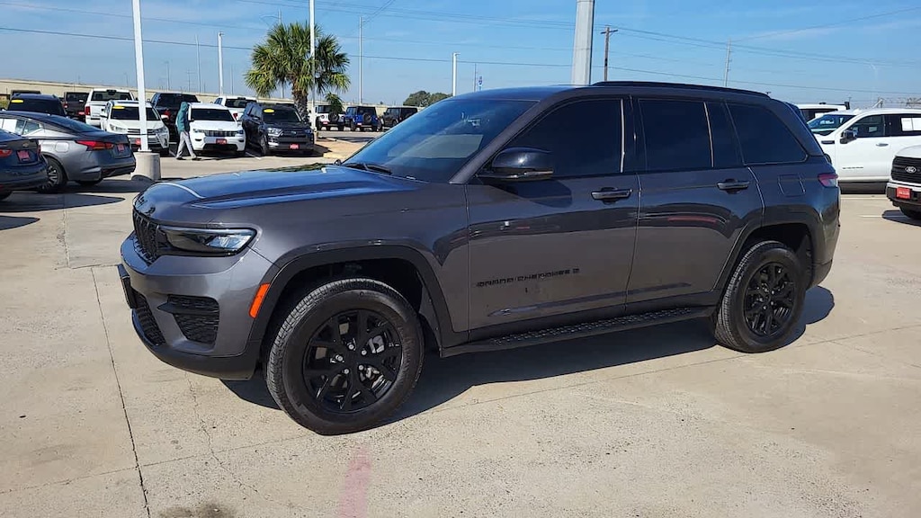 Used 2024 Jeep Grand Cherokee Altitude SUV