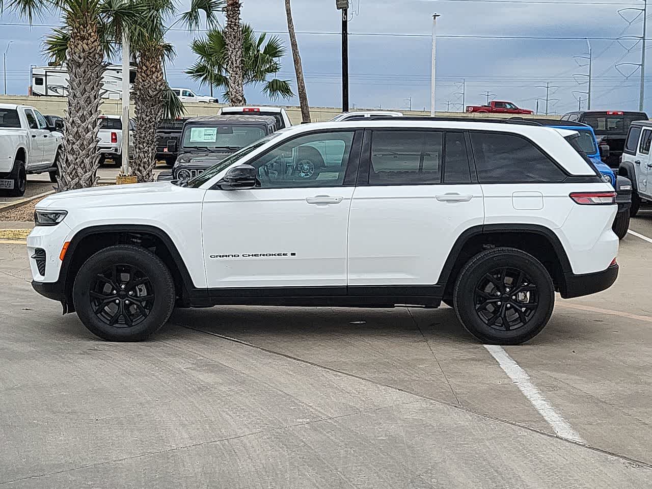 Thumbnail: 2024 Jeep Grand Cherokee - 11