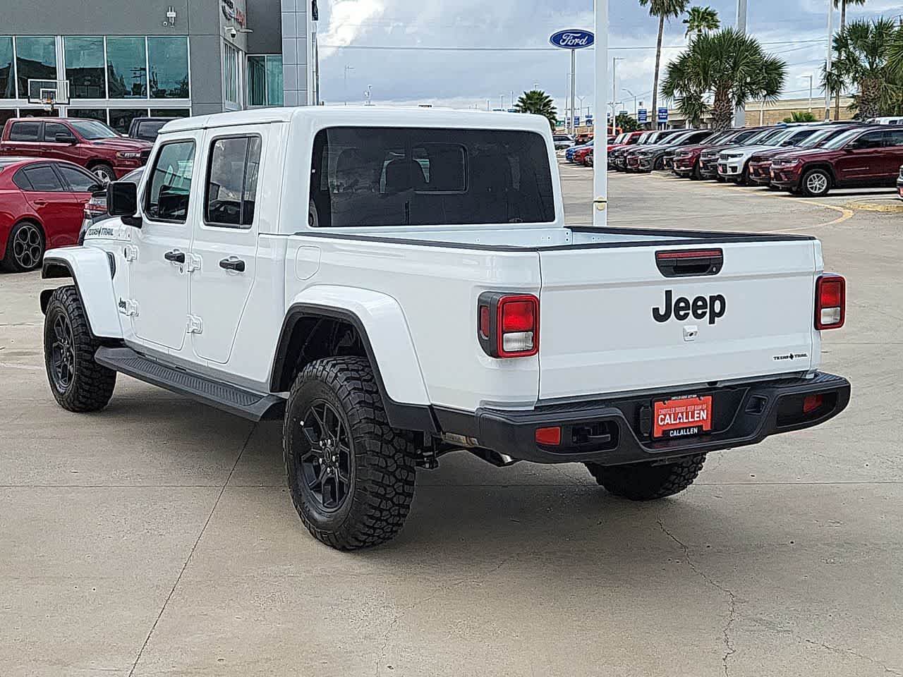 Thumbnail: 2025 Jeep Gladiator - 12