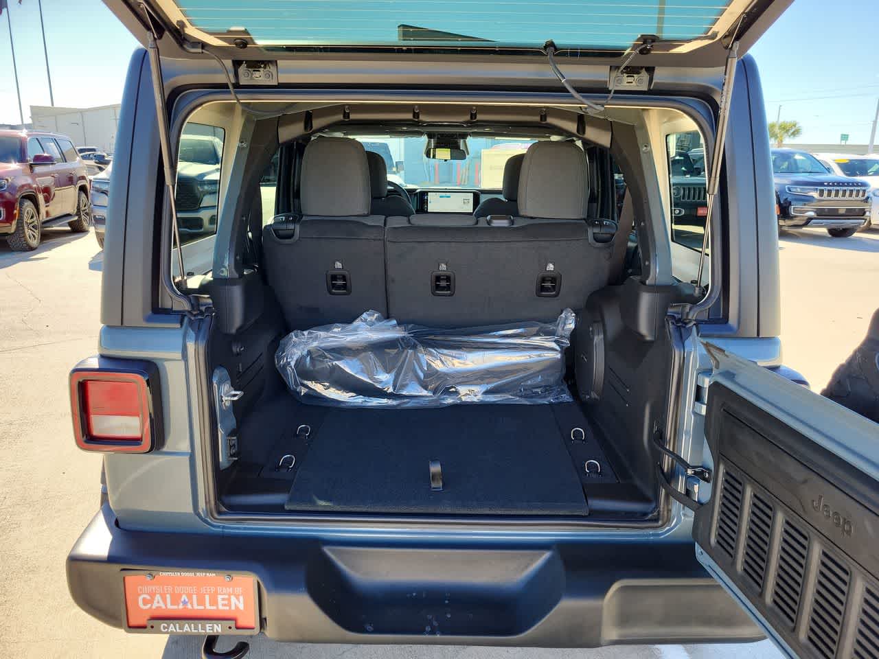 Thumbnail: 2026 Jeep Wrangler - 27