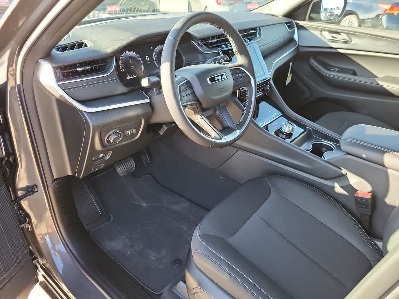 Thumbnail: 2025 Jeep Grand Cherokee - 10