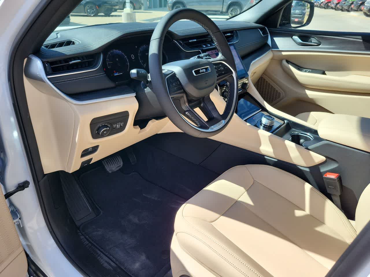 Thumbnail: 2025 Jeep Grand Cherokee - 10