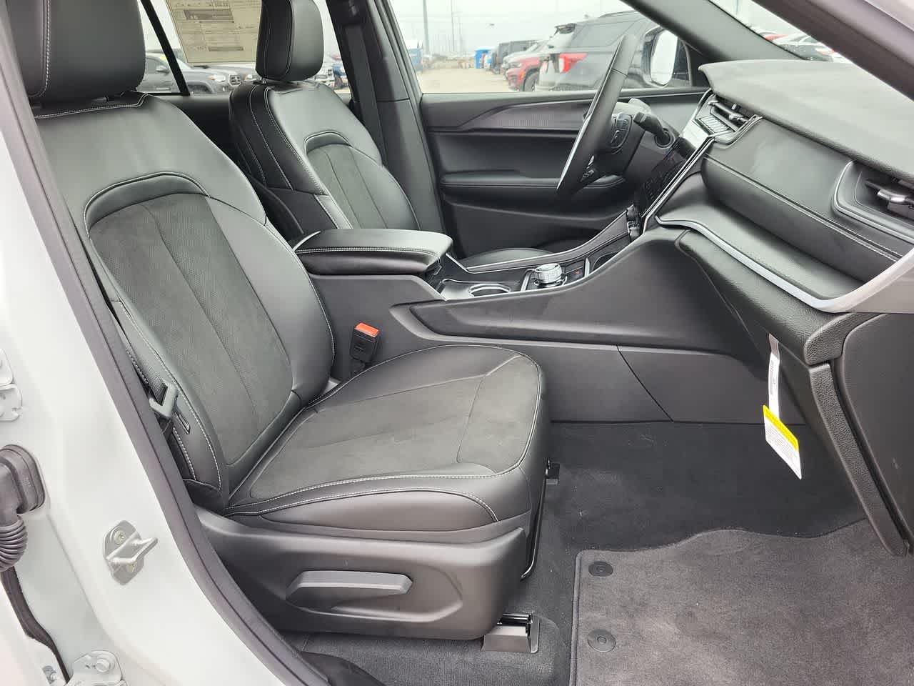 Thumbnail: 2025 Jeep Grand Cherokee - 22