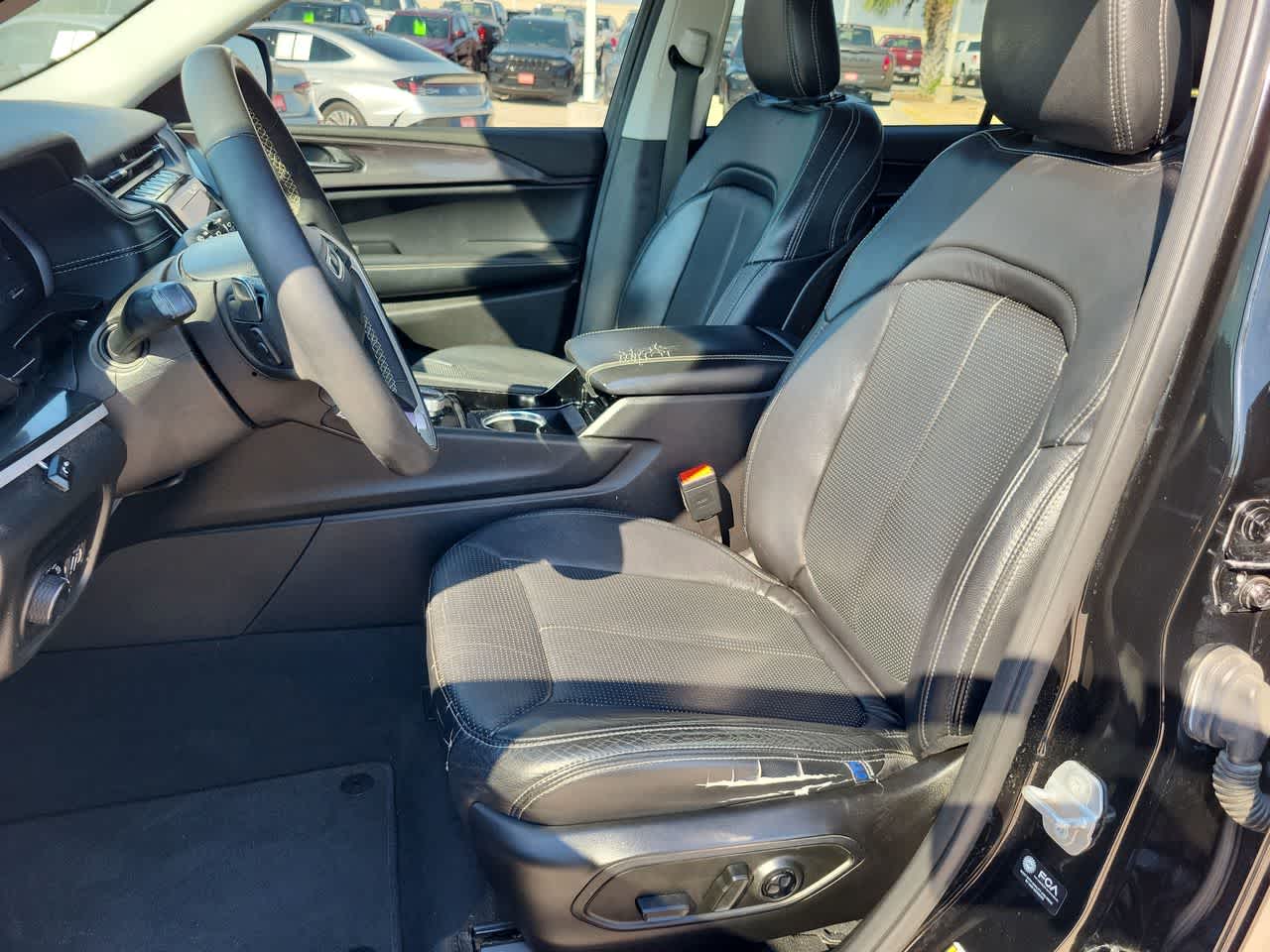 Thumbnail: 2023 Jeep Grand Cherokee - 19