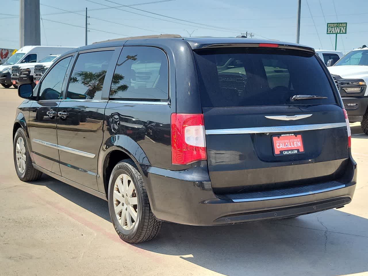 Thumbnail: 2014 Chrysler Town & Country - 12
