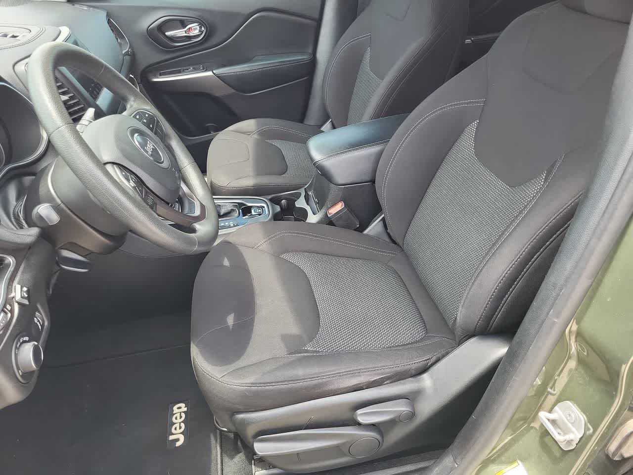 Thumbnail: 2020 Jeep Cherokee - 19
