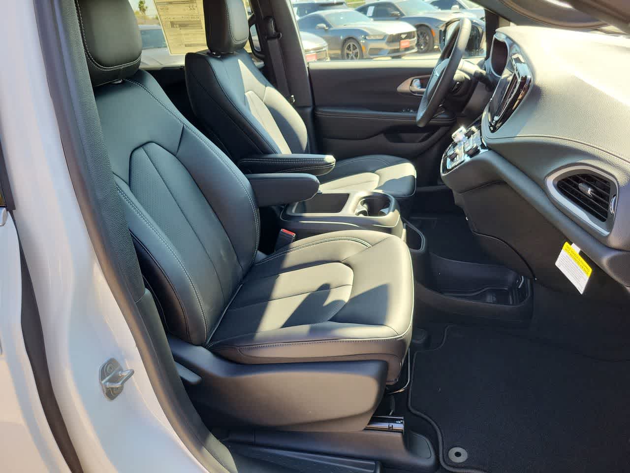 Thumbnail: 2026 Chrysler Pacifica - 22