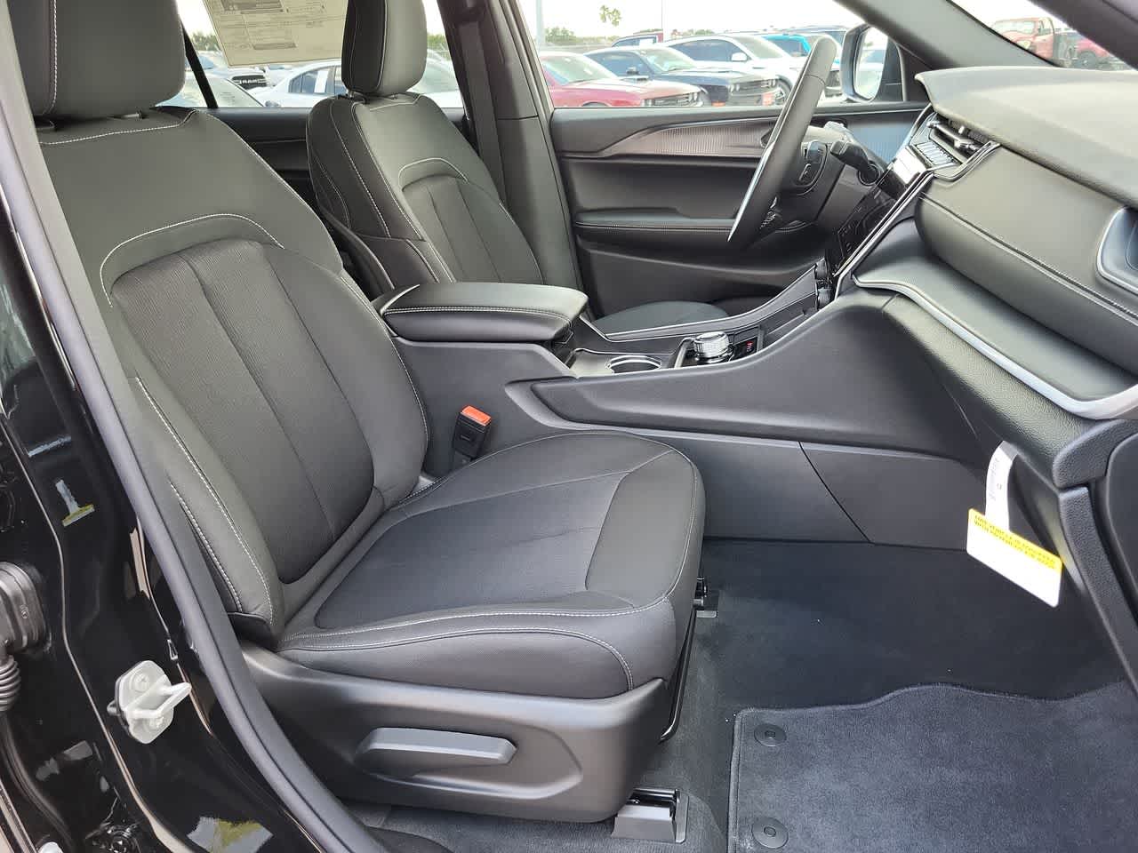 Thumbnail: 2025 Jeep Grand Cherokee - 22