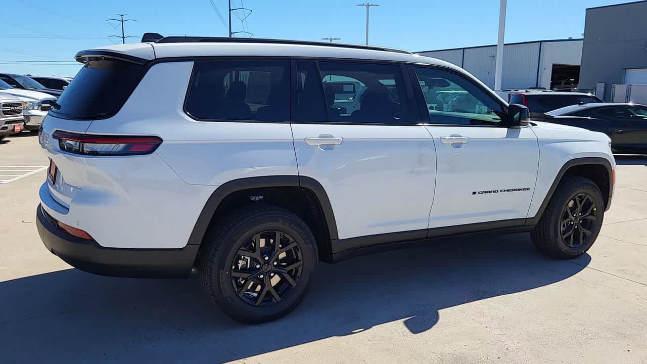 Thumbnail: 2025 Jeep Grand Cherokee - 8